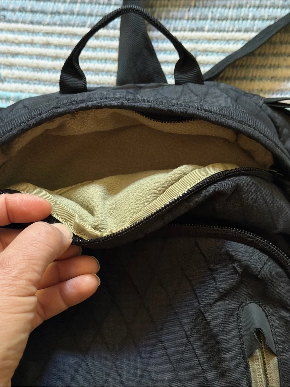 VIKTOS Upscale XL Slingbag Color Black - Picture 6 of 17